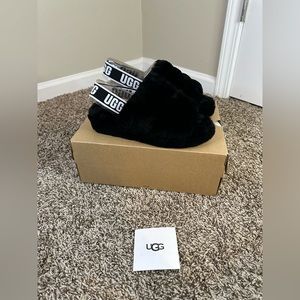 NEW IN BOX UGG Fluff Yeah Slide Sandal in Black, size 8
